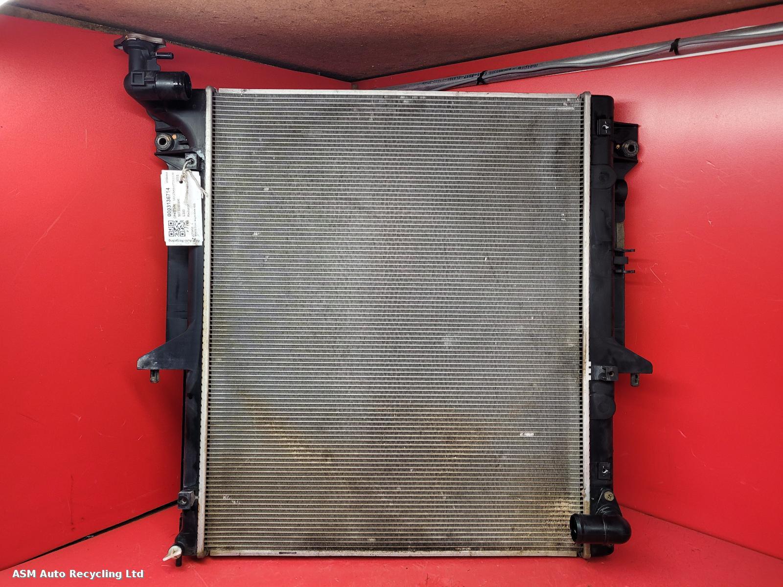 View Auto part Radiator Mitsubishi L200 2015