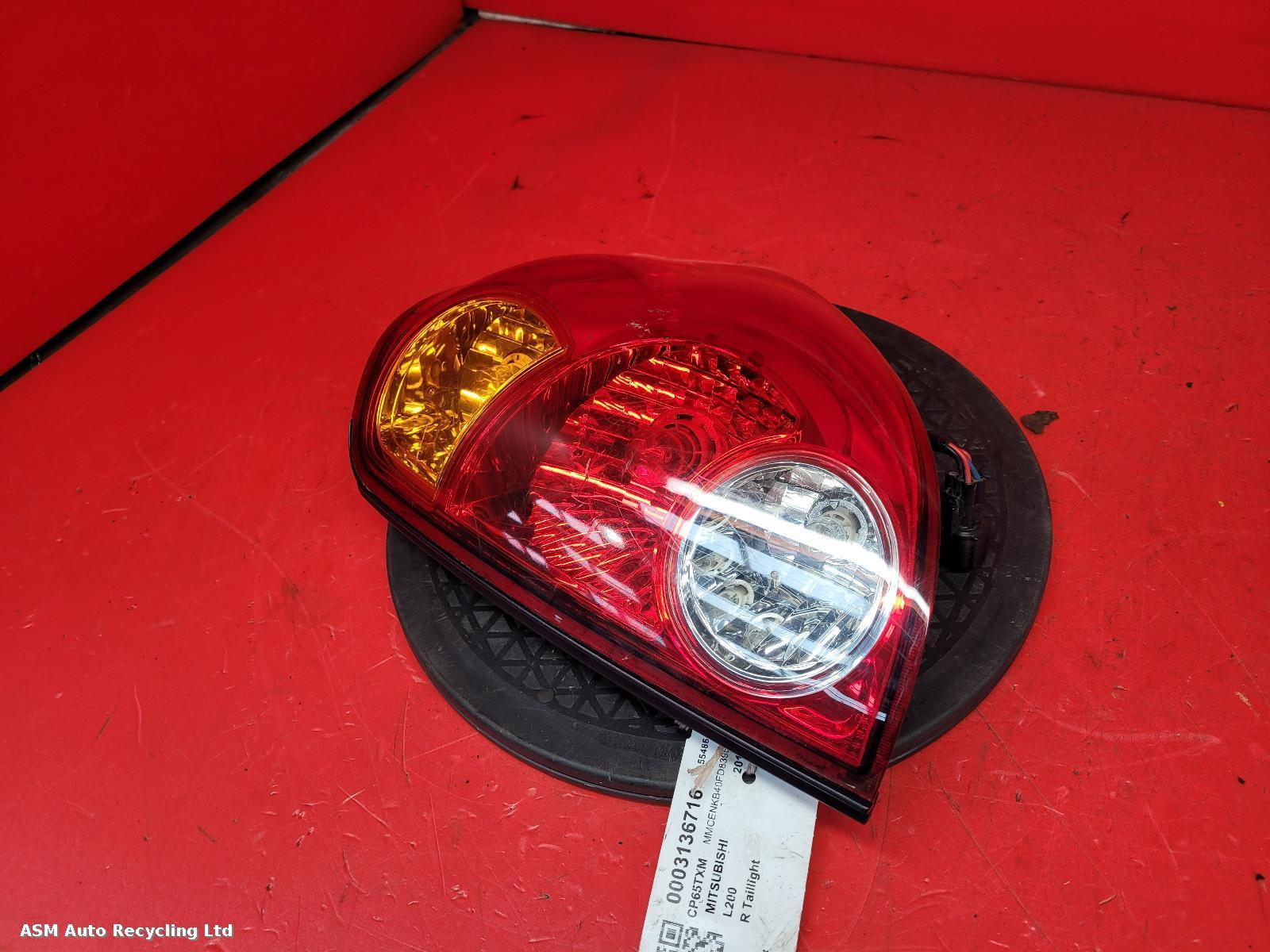 View Auto part R Taillight Mitsubishi L200 2015