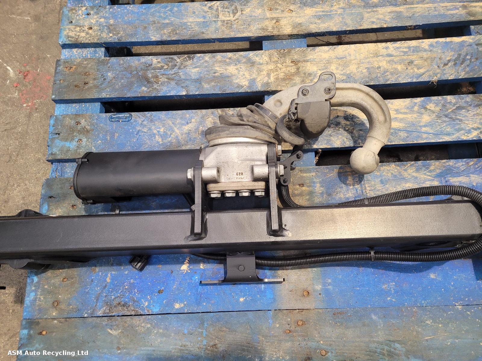 View Auto part Towbar Land Rover Defender 2021