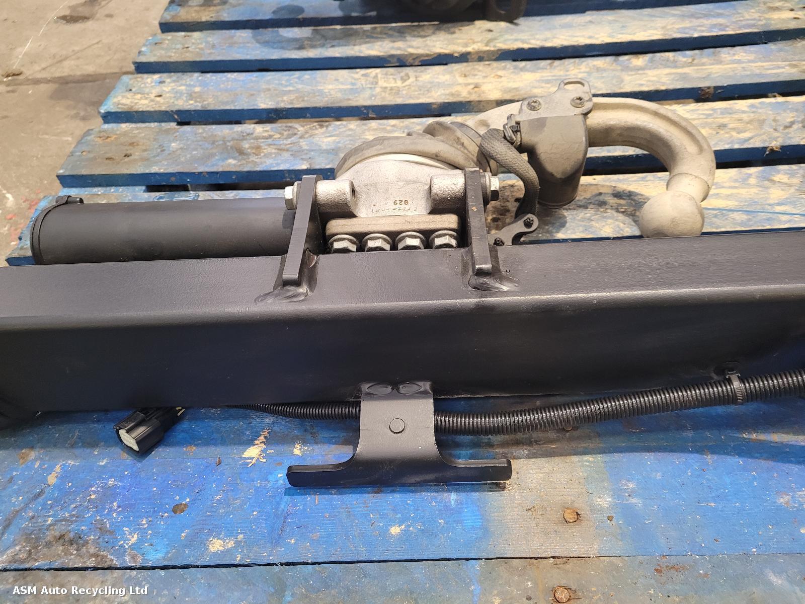 View Auto part Towbar Land Rover Defender 2021
