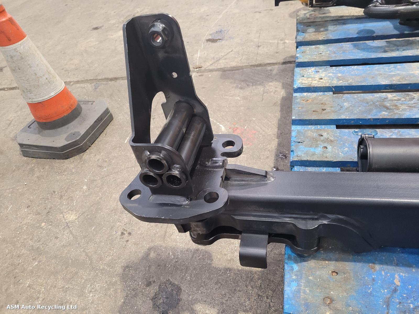 View Auto part Towbar Land Rover Defender 2021