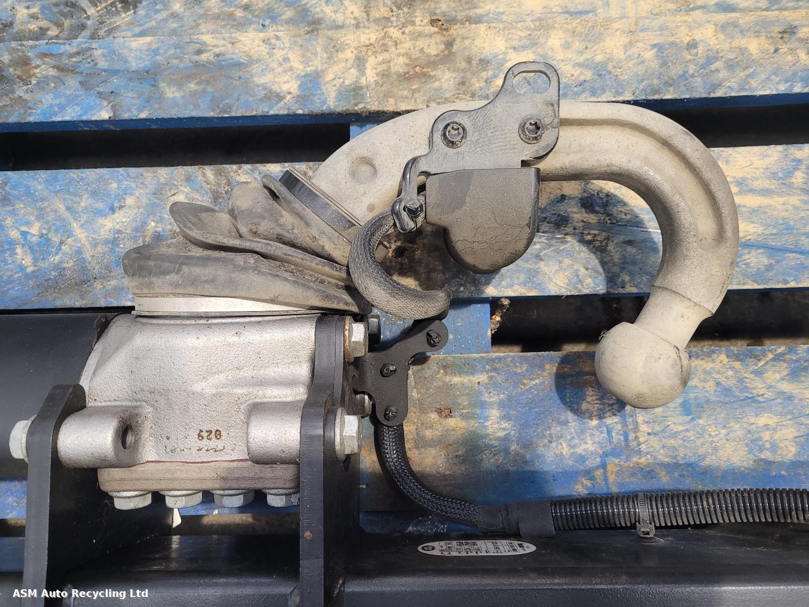 View Auto part Towbar Land Rover Defender 2021