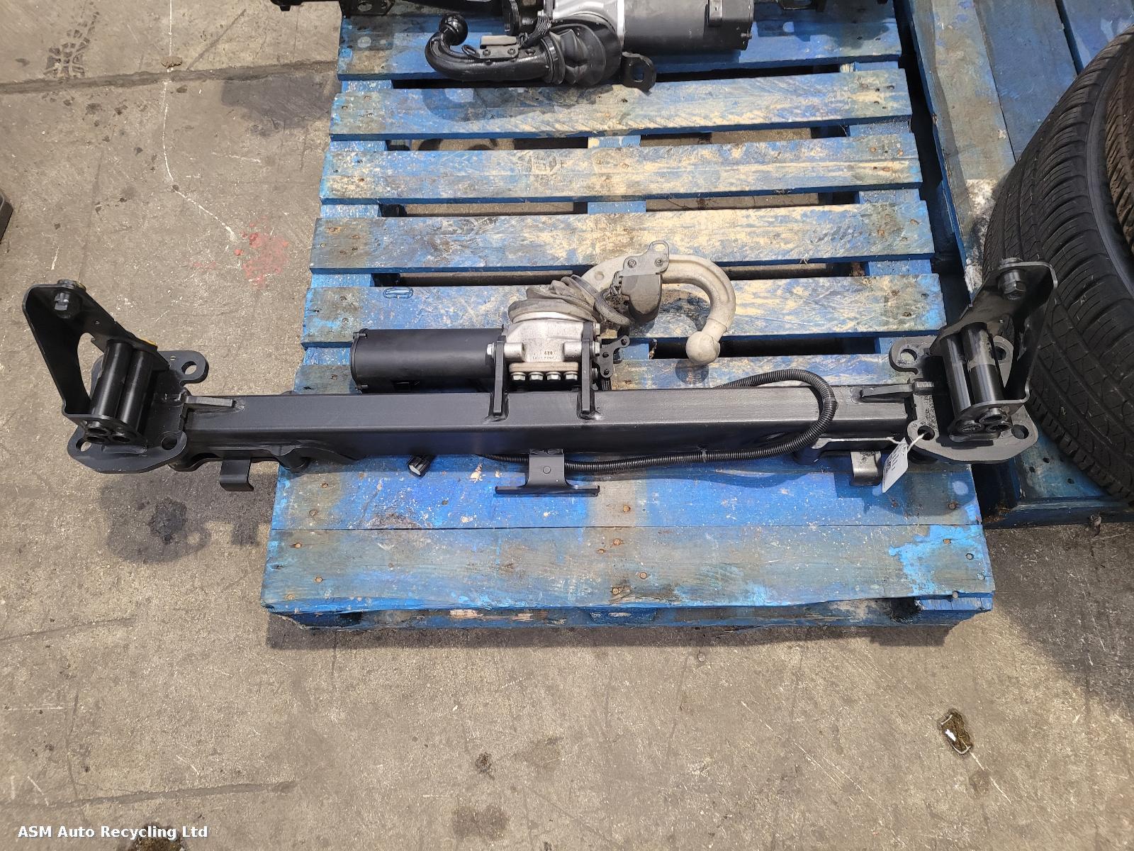 View Auto part Towbar Land Rover Defender 2021