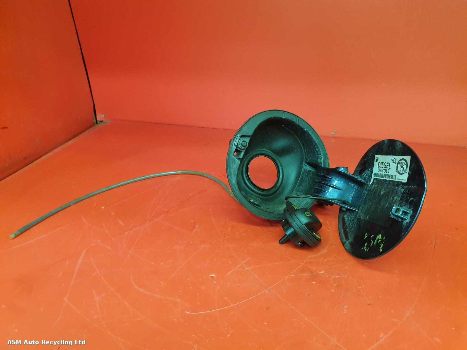 View Auto part Fuel Filler Flap Volkswagen Passat 2014
