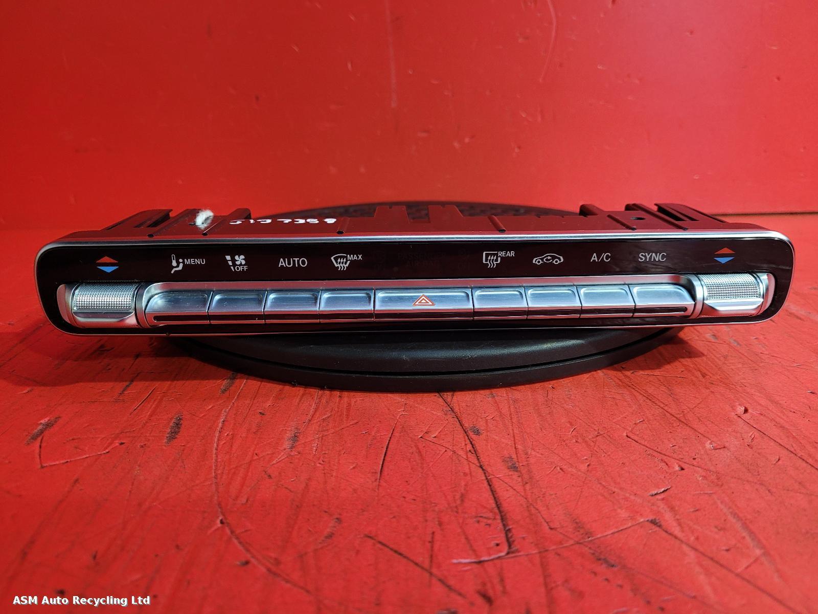 View Auto part Heater/AC Controller Mercedes A Class 2021