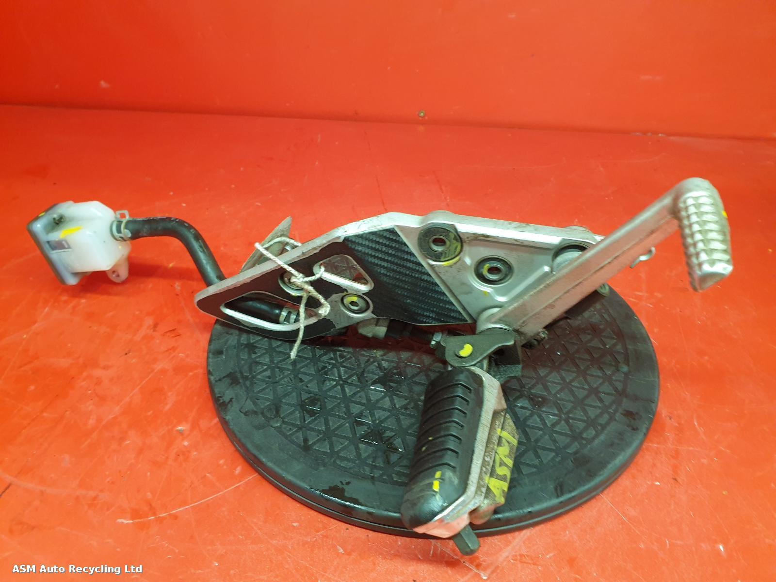 View Auto part Right Footrest Suzuki Gsx 1250 F 2016