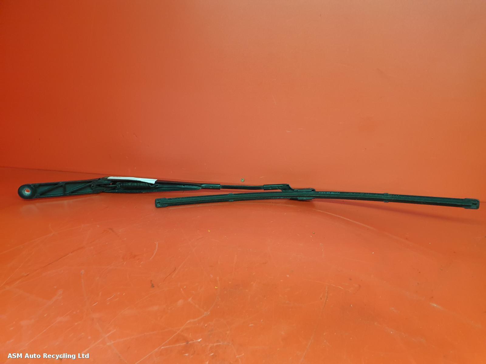 View Auto part Wiper Arm Volkswagen Golf 2012
