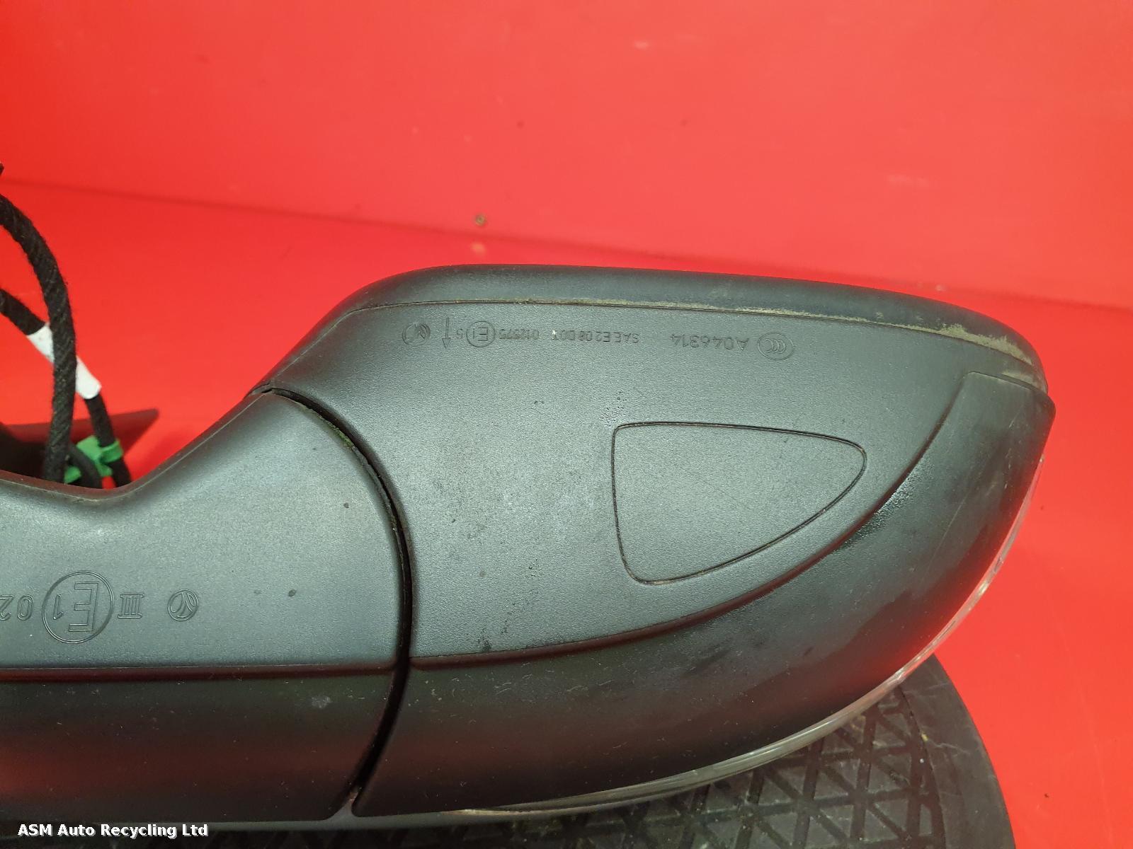 View Auto part R Door Mirror Volkswagen Golf 2010