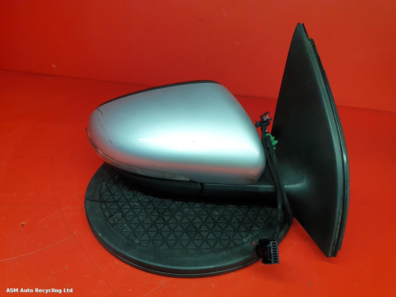 View Auto part R Door Mirror Volkswagen Golf 2010