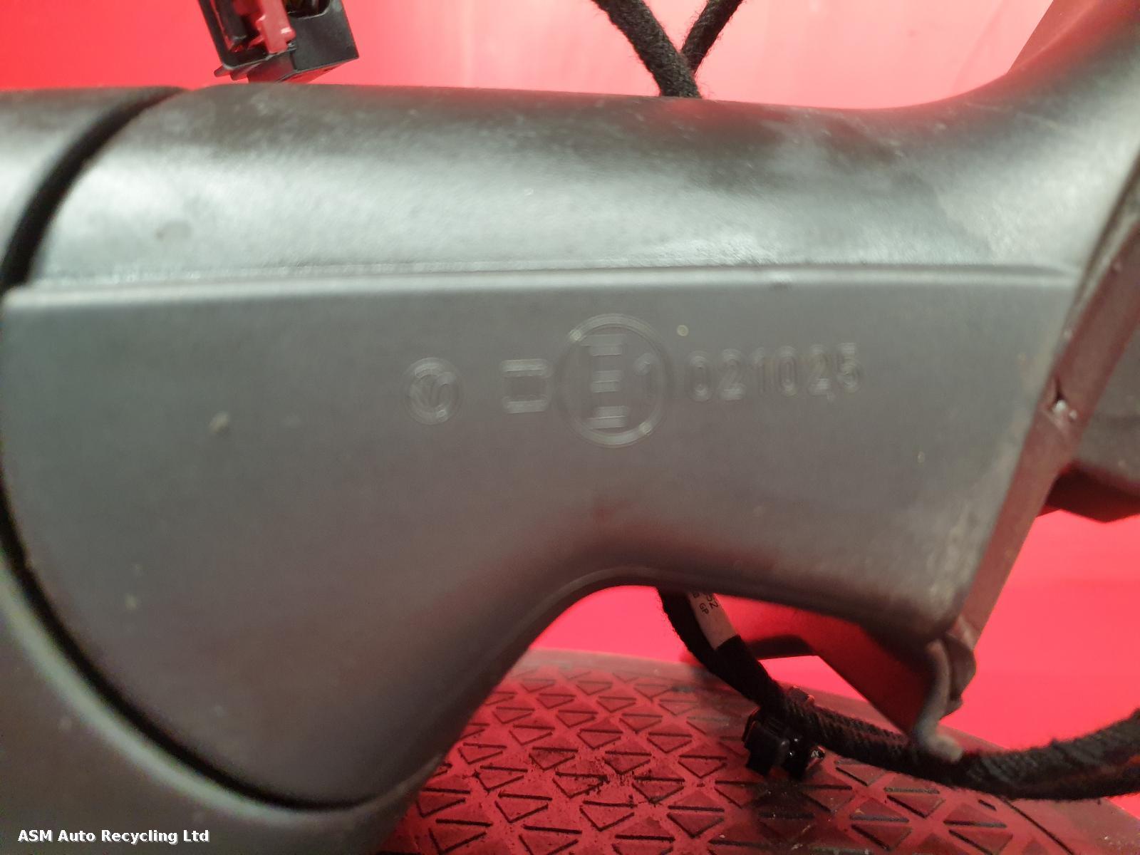 View Auto part R Door Mirror Volkswagen Golf 2010