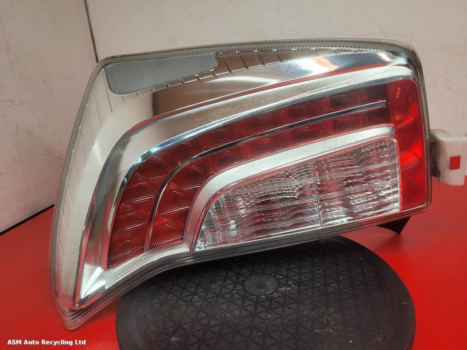 View Auto part R Taillight Toyota Prius 2013