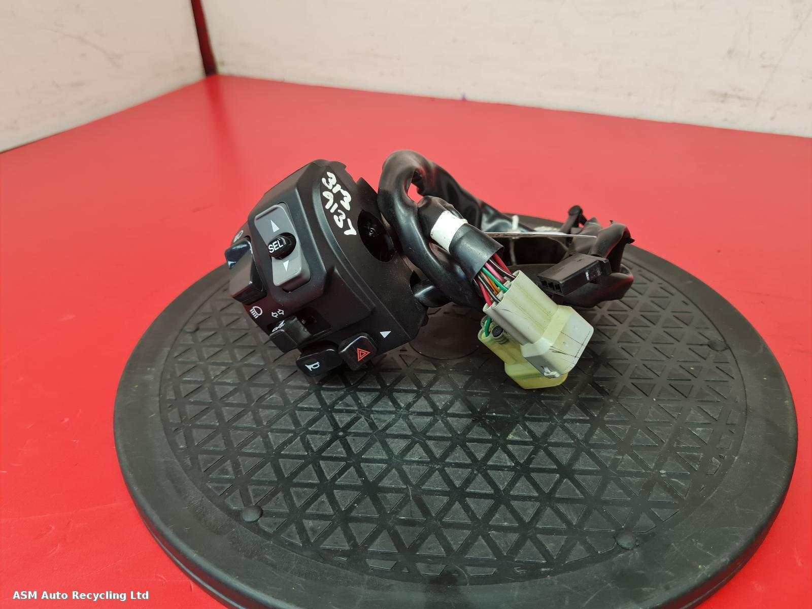 View Auto part LH Switch Gear Kawasaki Kle 650 Versys 2023