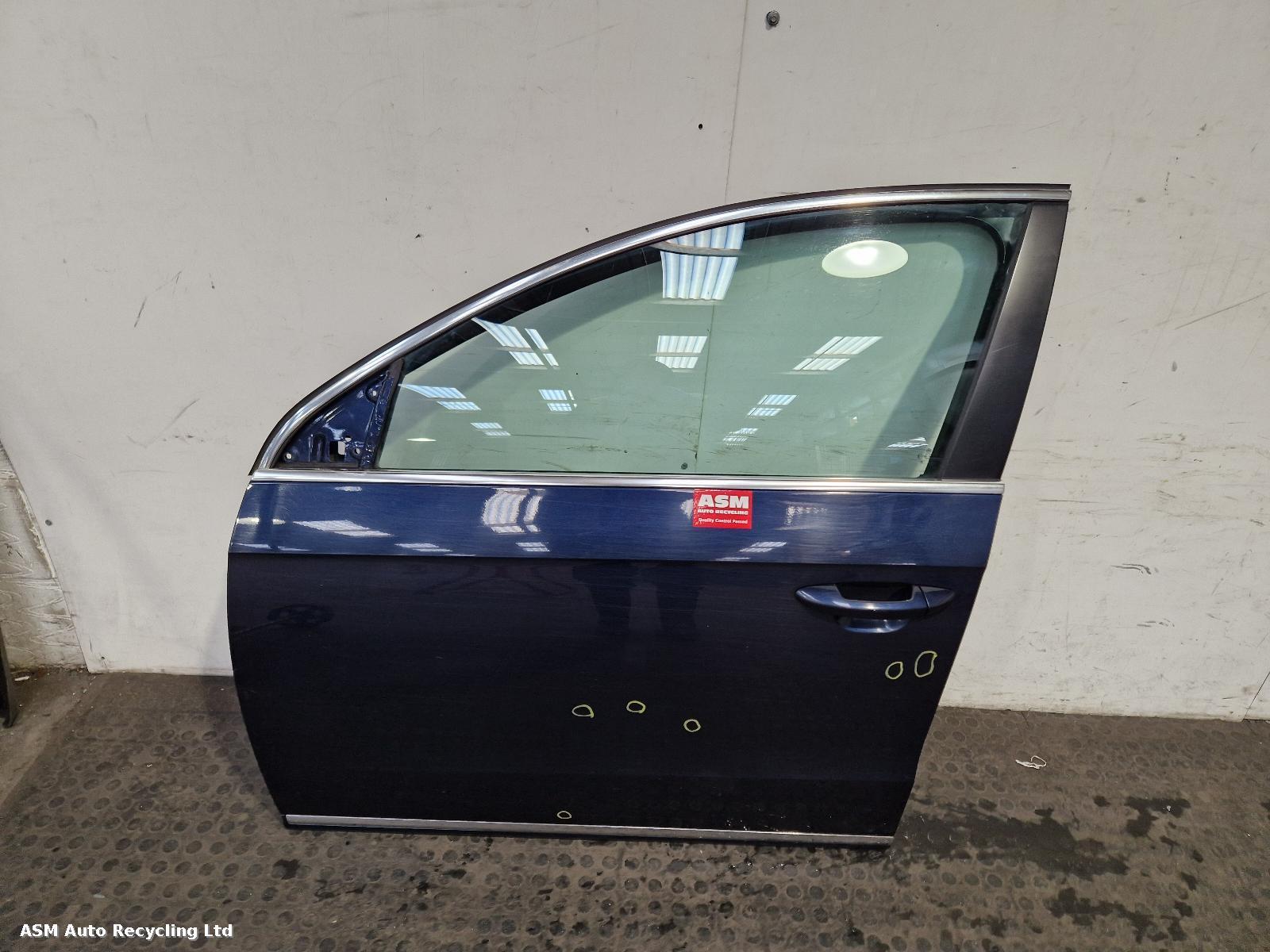 View Auto part L Front Door Volkswagen Passat 2011