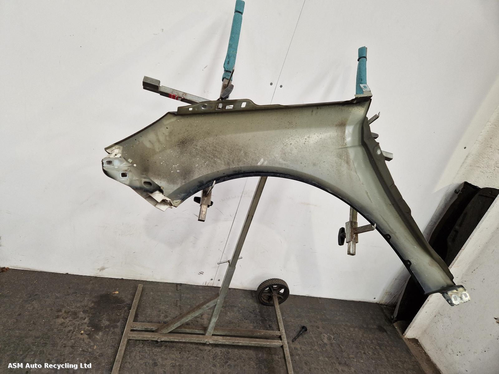 View Auto part R Wing Ford Focus 2012