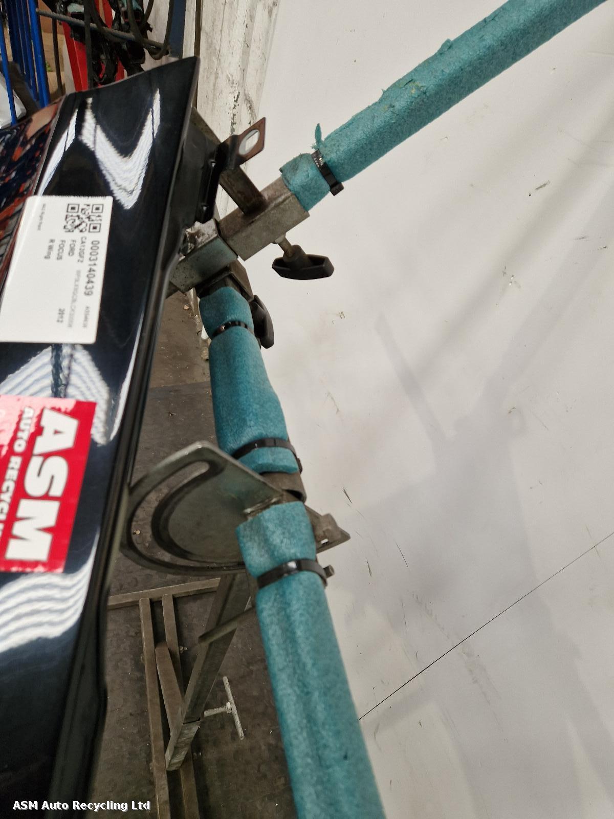 View Auto part R Wing Ford Focus 2012
