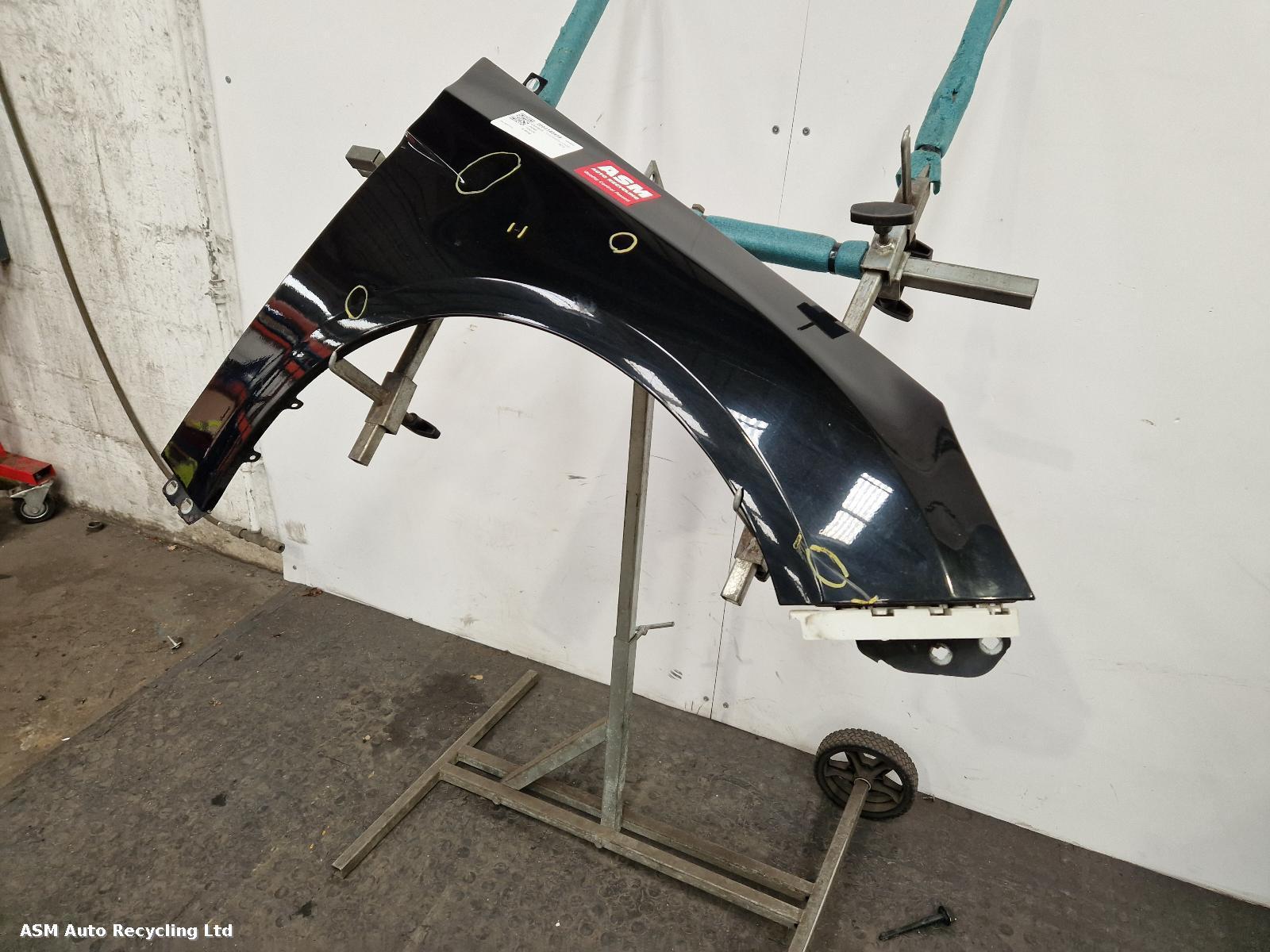 View Auto part R Wing Ford Focus 2012
