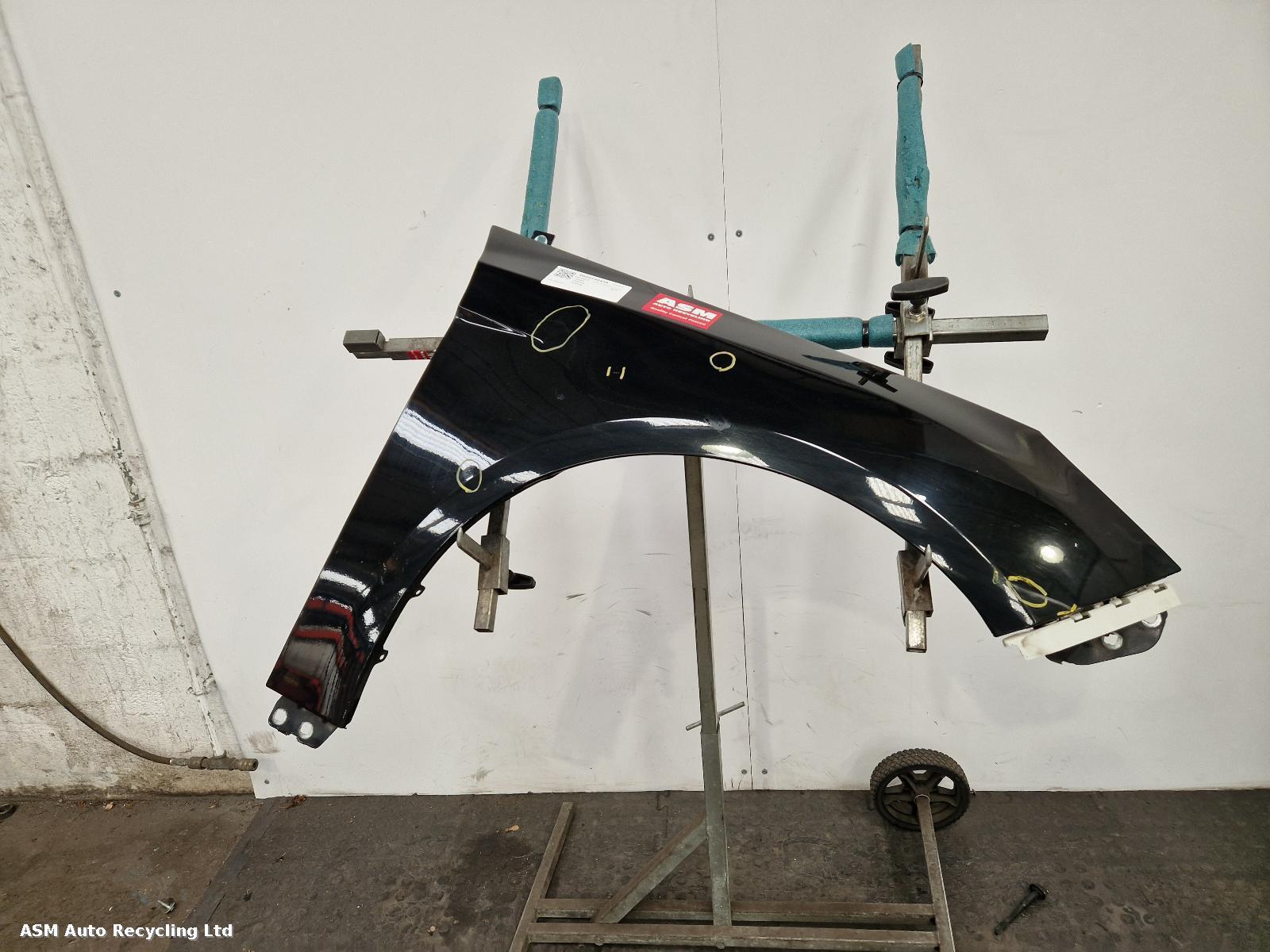 View Auto part R Wing Ford Focus 2012