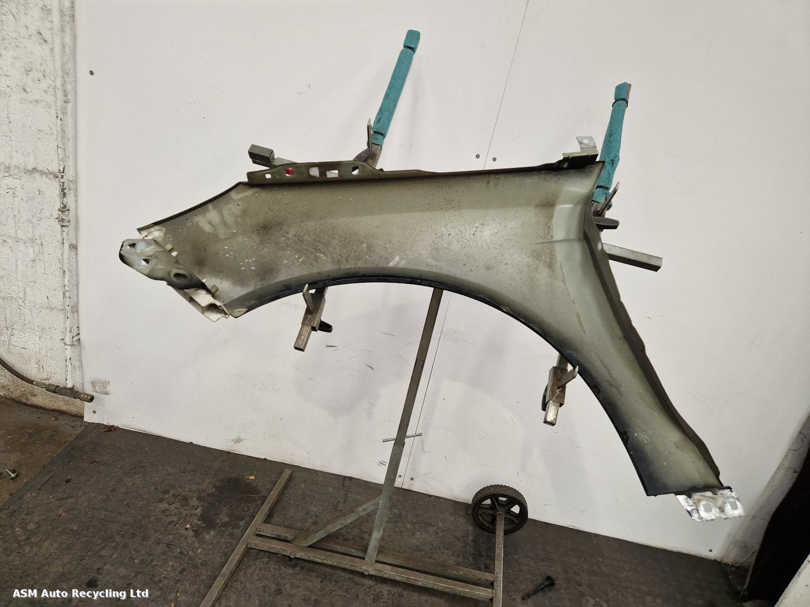 View Auto part R Wing Ford Focus 2012