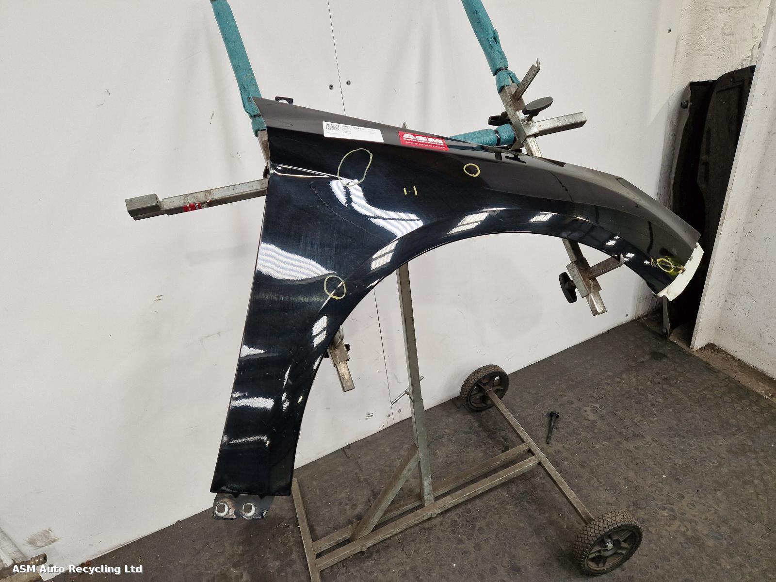 View Auto part R Wing Ford Focus 2012
