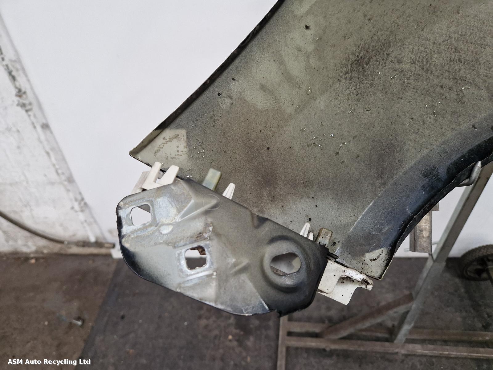 View Auto part R Wing Ford Focus 2012