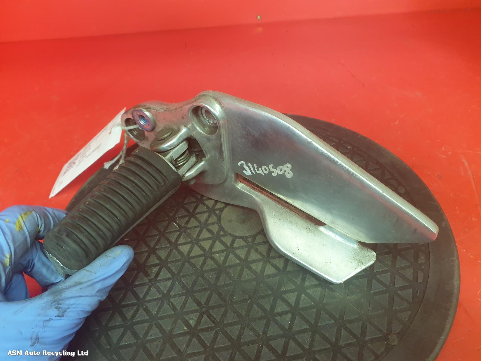 View Auto part Left Footrest Yamaha Xj 900 1996