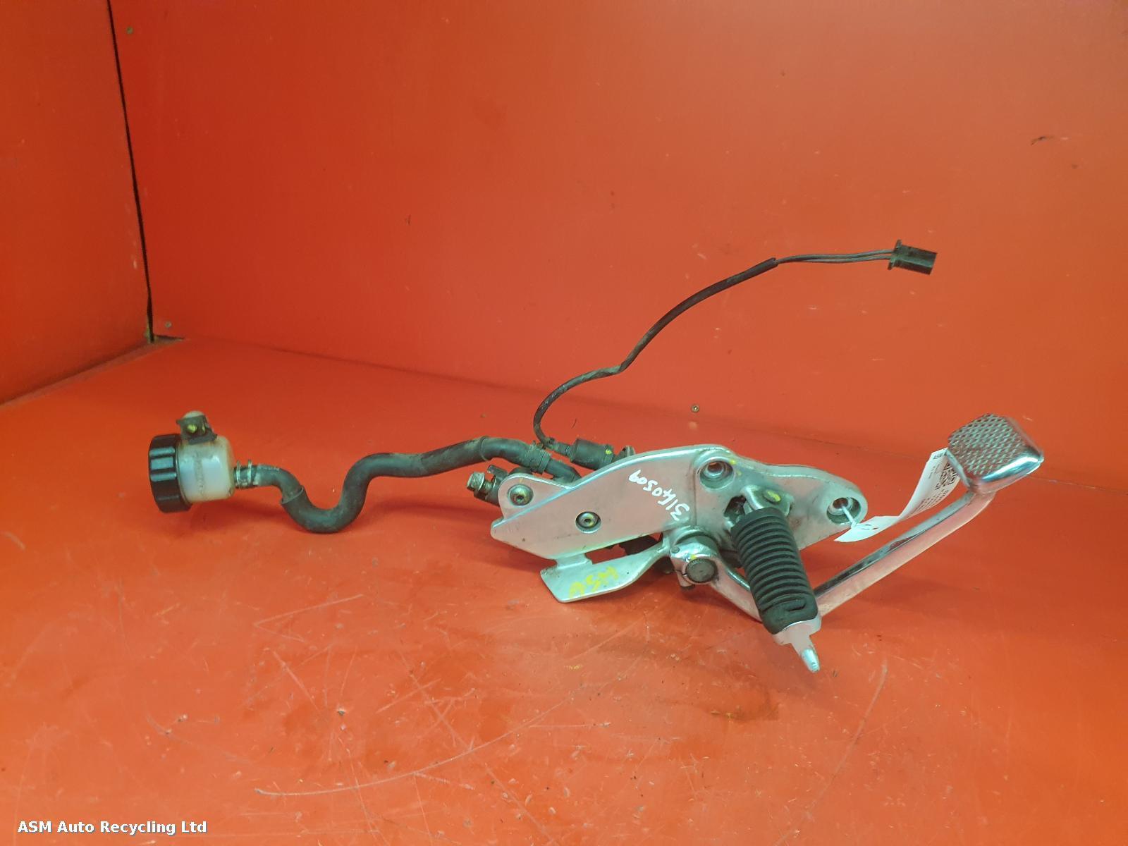 View Auto part Right Footrest Yamaha Xj 900 1996