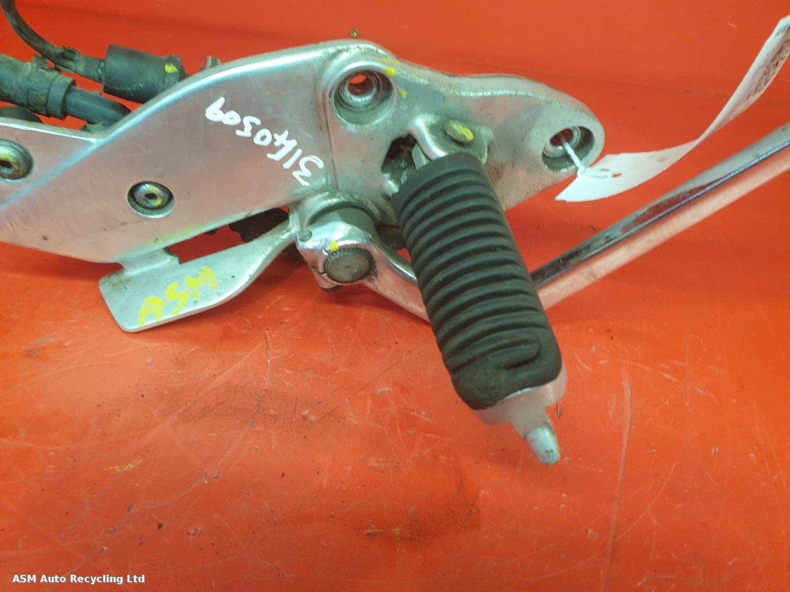 View Auto part Right Footrest Yamaha Xj 900 1996