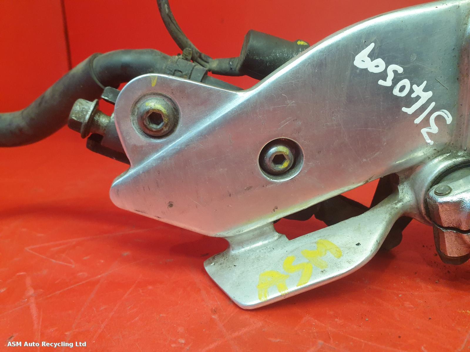 View Auto part Right Footrest Yamaha Xj 900 1996
