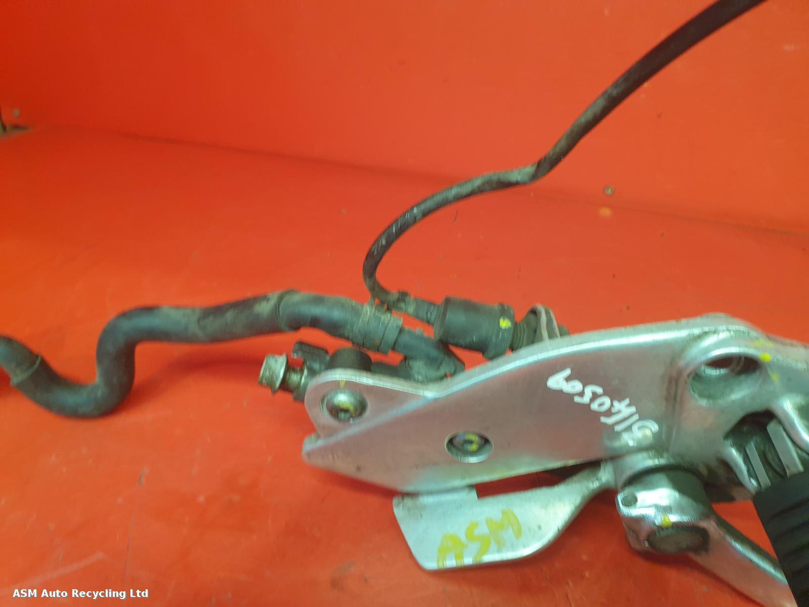 View Auto part Right Footrest Yamaha Xj 900 1996