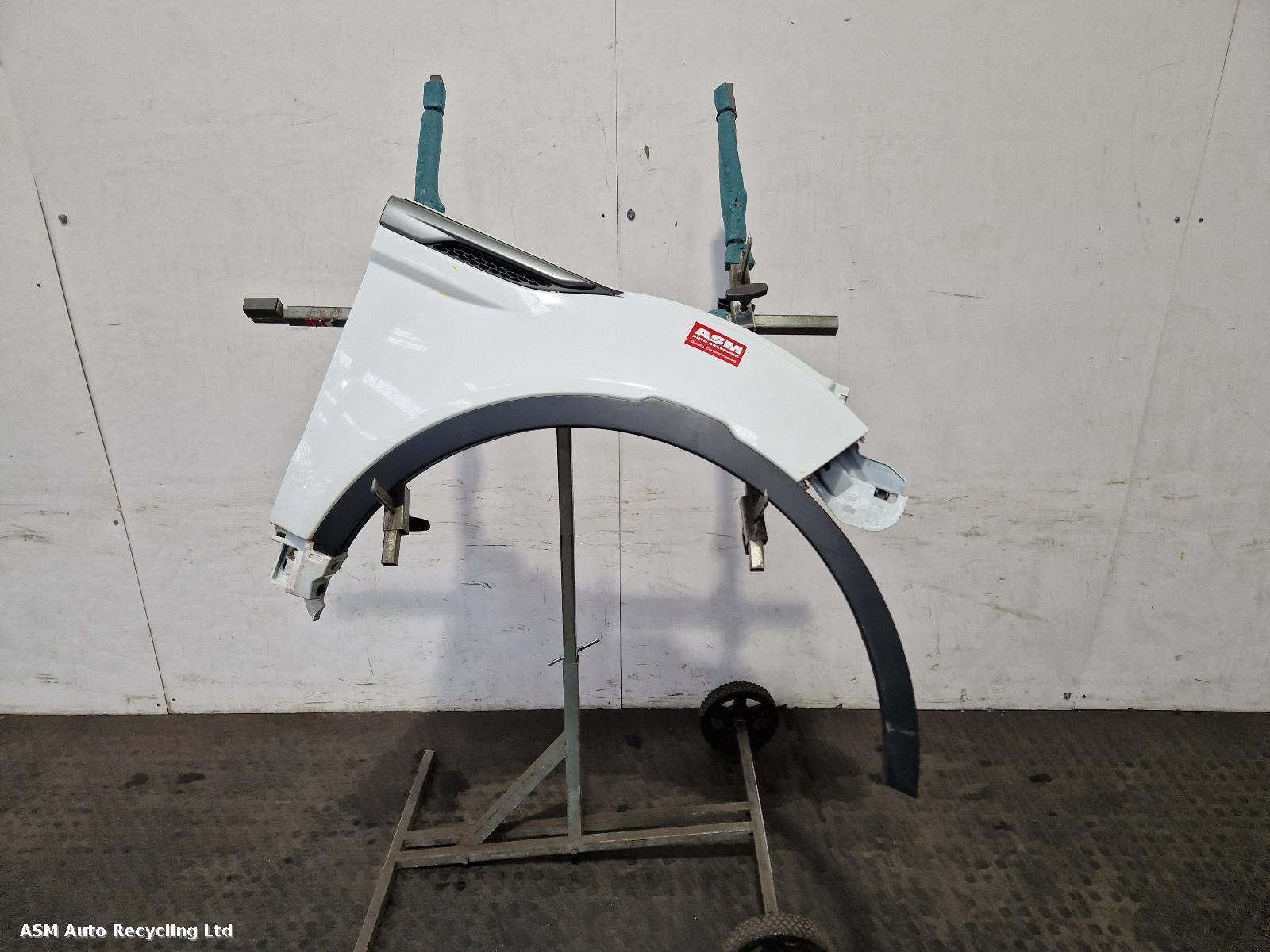 View Auto part R Wing Land Rover Range Rover Evoque 2013
