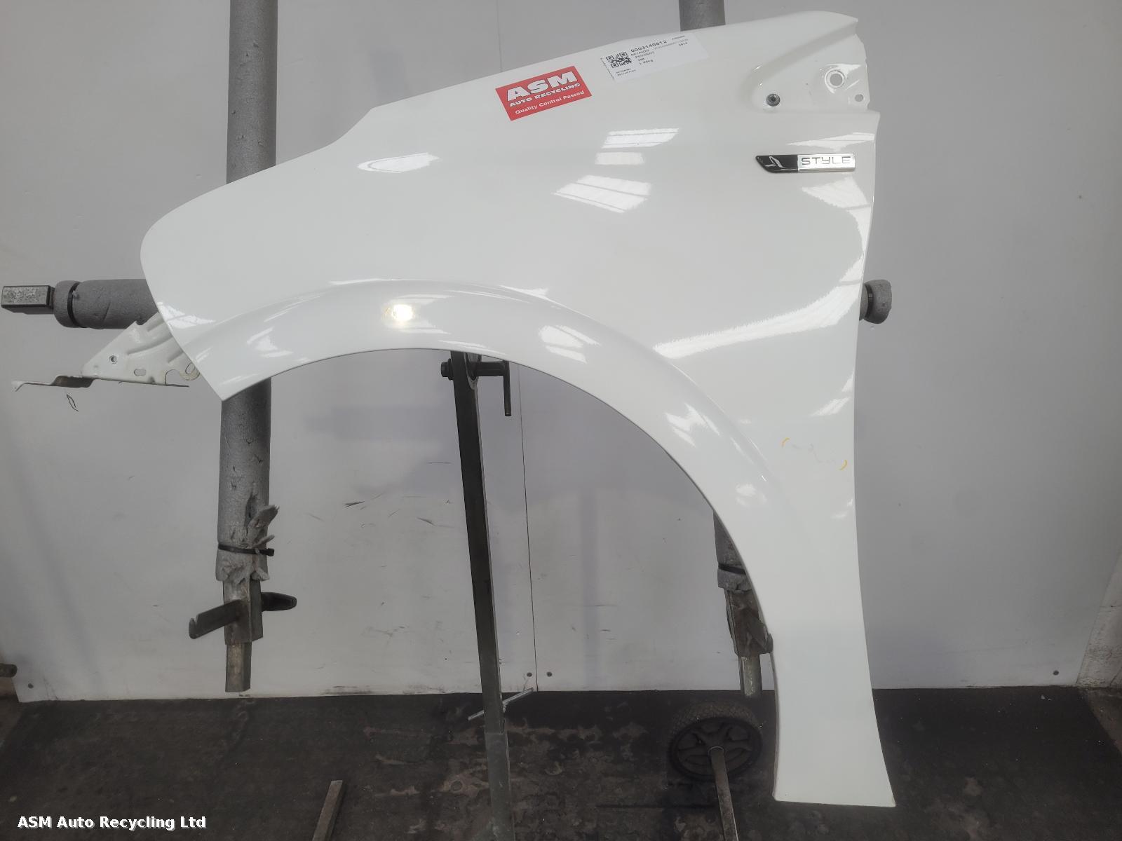 View Auto part L Wing Peugeot 208 2014