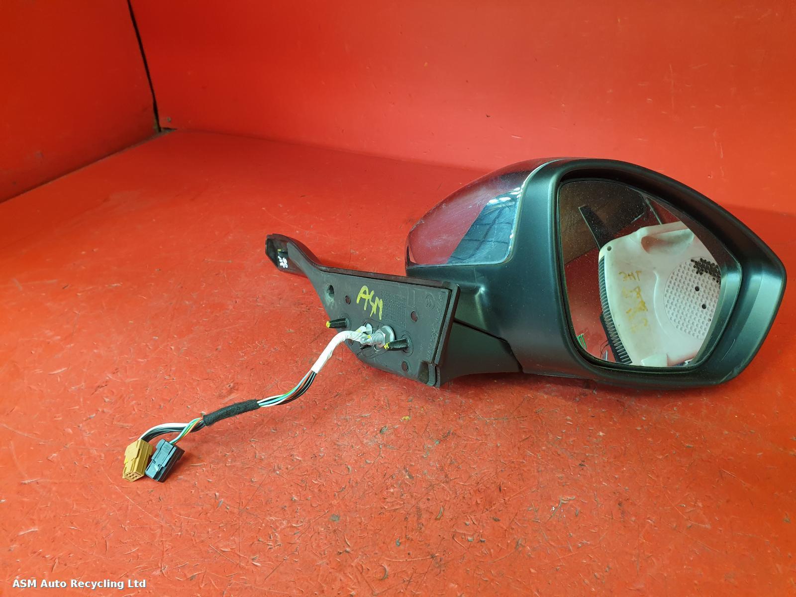 View Auto part R Door Mirror Peugeot 208 2014