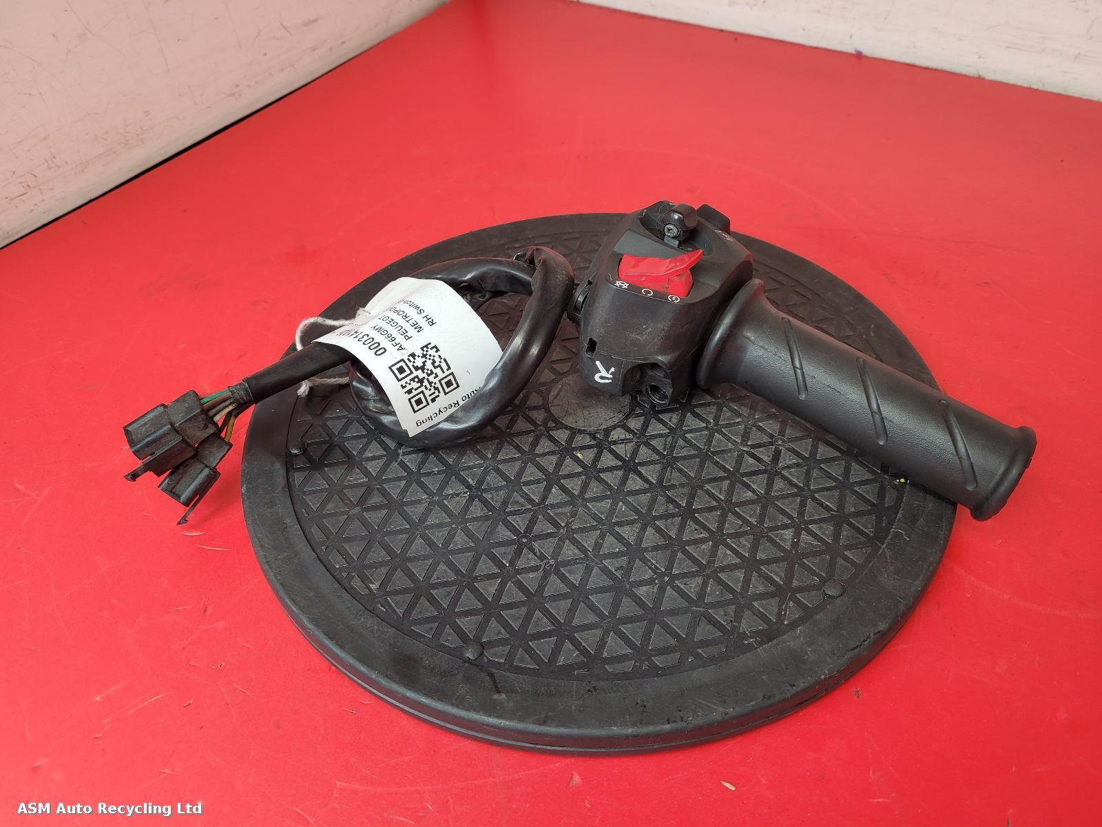 View Auto part RH Switch Gear Peugeot Metropolis 2016