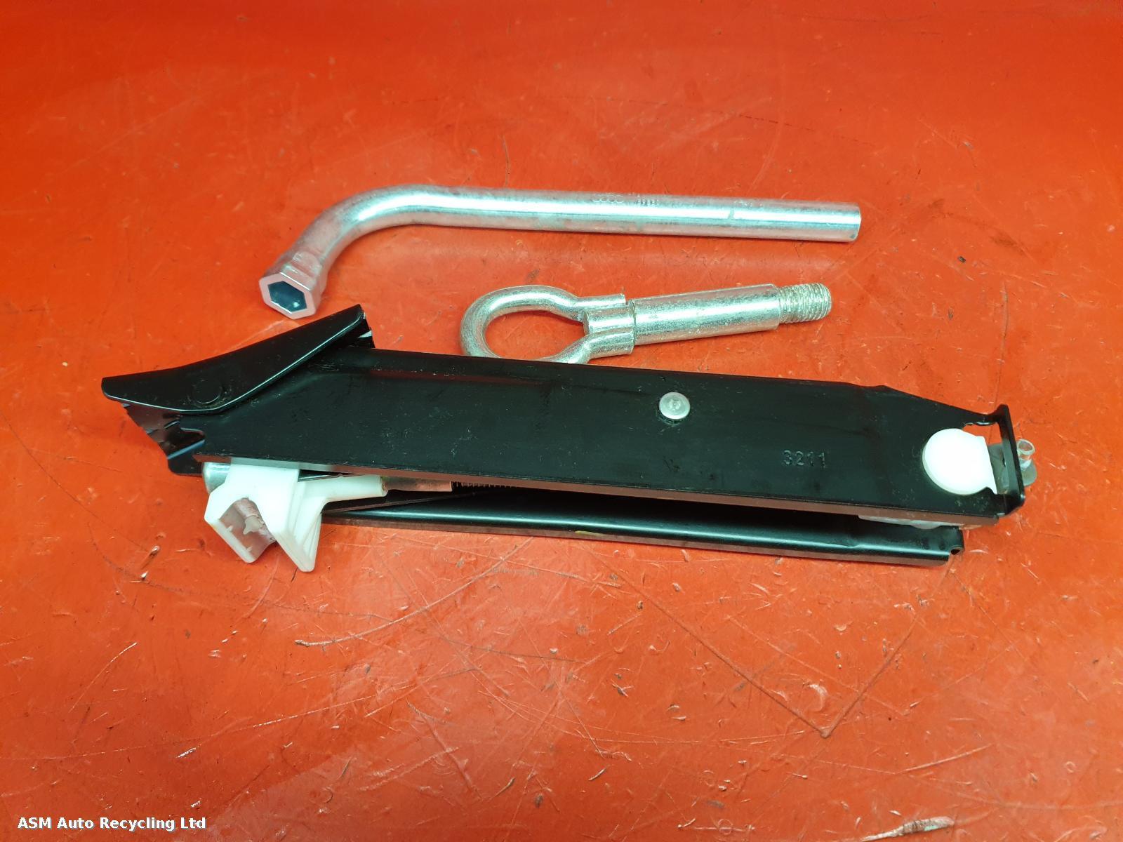 View Auto part Jack Volkswagen Polo 2011