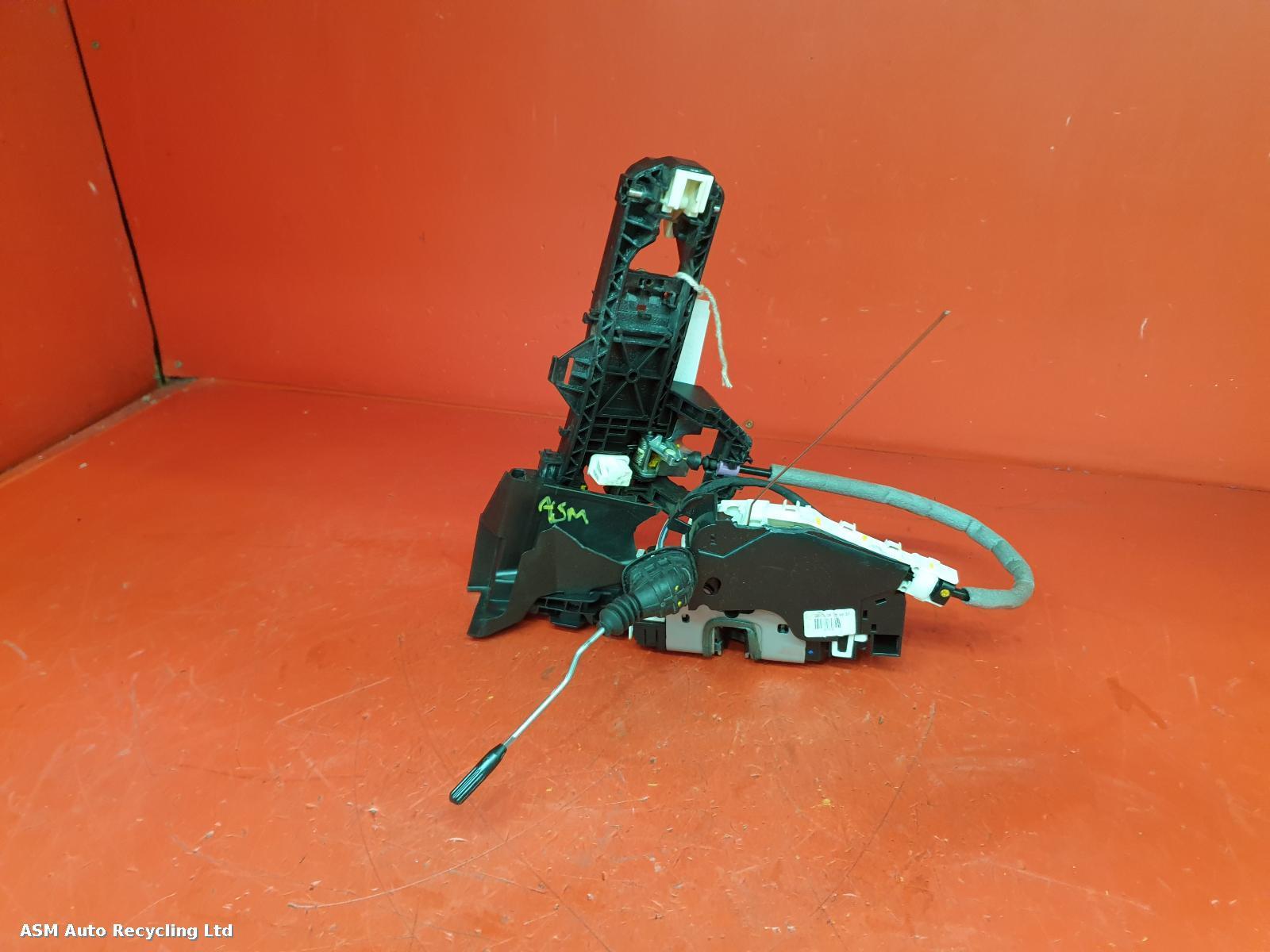 View Auto part Door Lock Assembly Mercedes C Class 2008