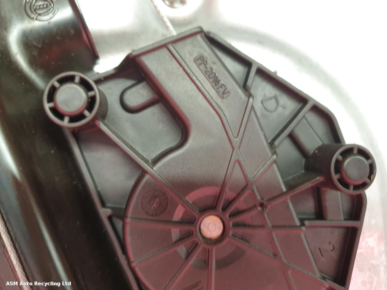 View Auto part RF Window Regulator Alfa Romeo Giulietta 2012