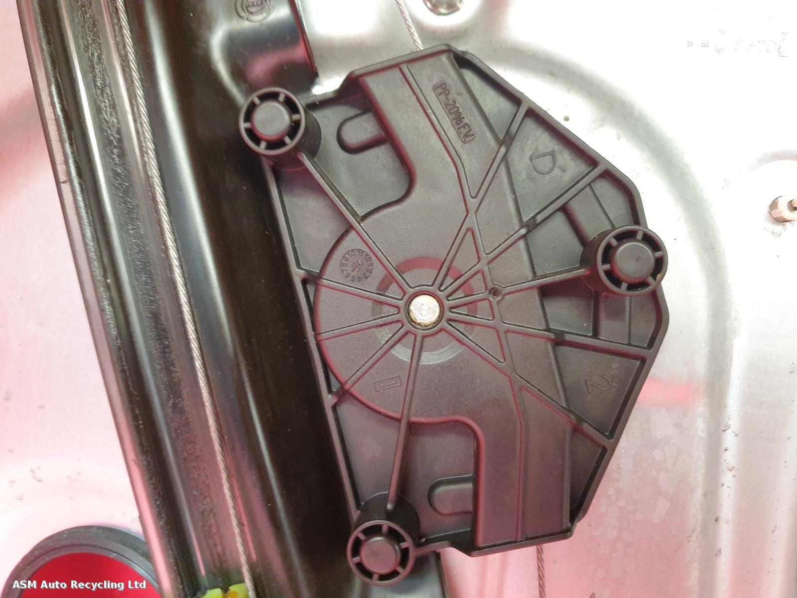 View Auto part RF Window Regulator Alfa Romeo Giulietta 2012