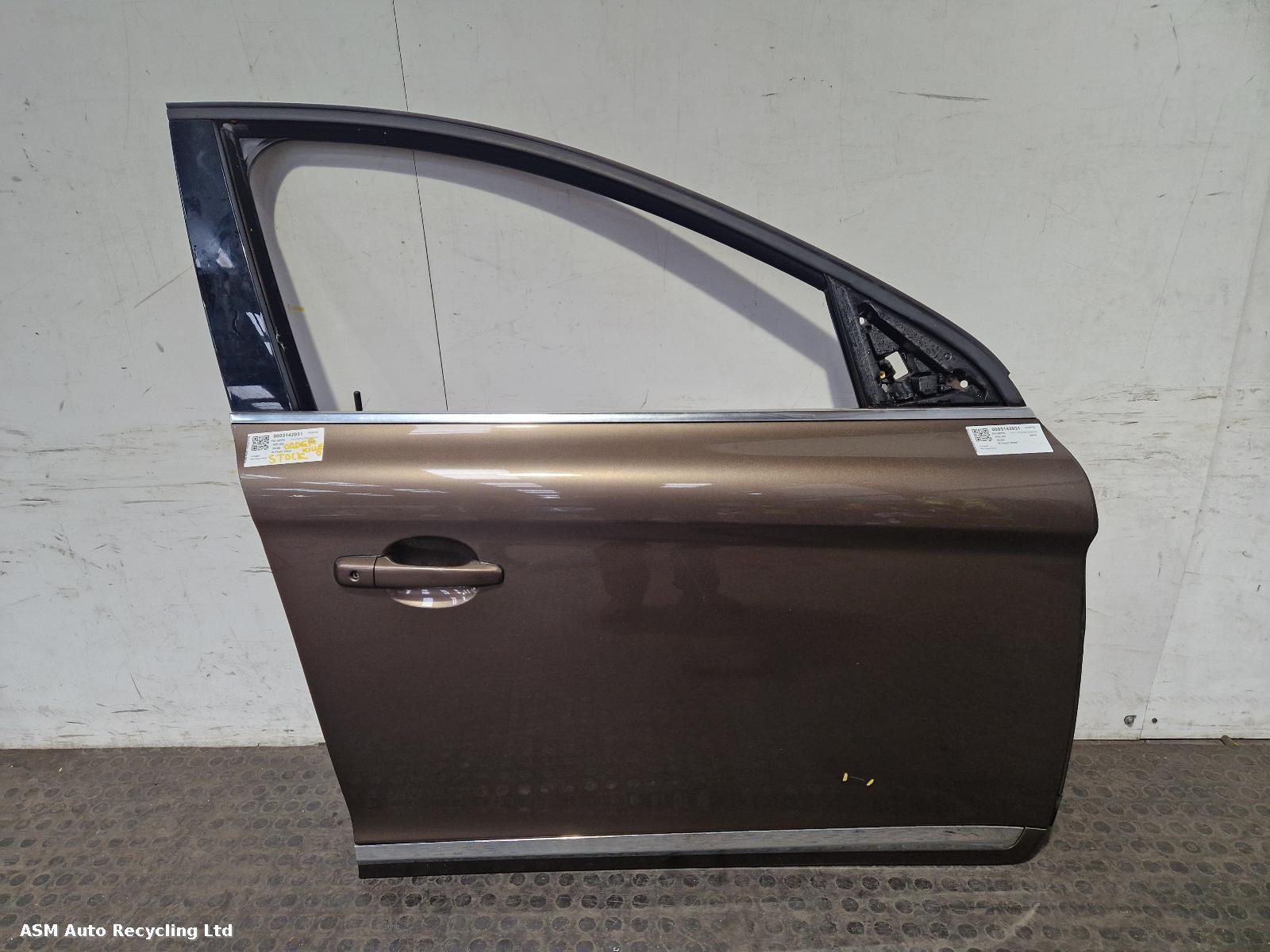 View Auto part R Front Door Volvo Xc60 2014