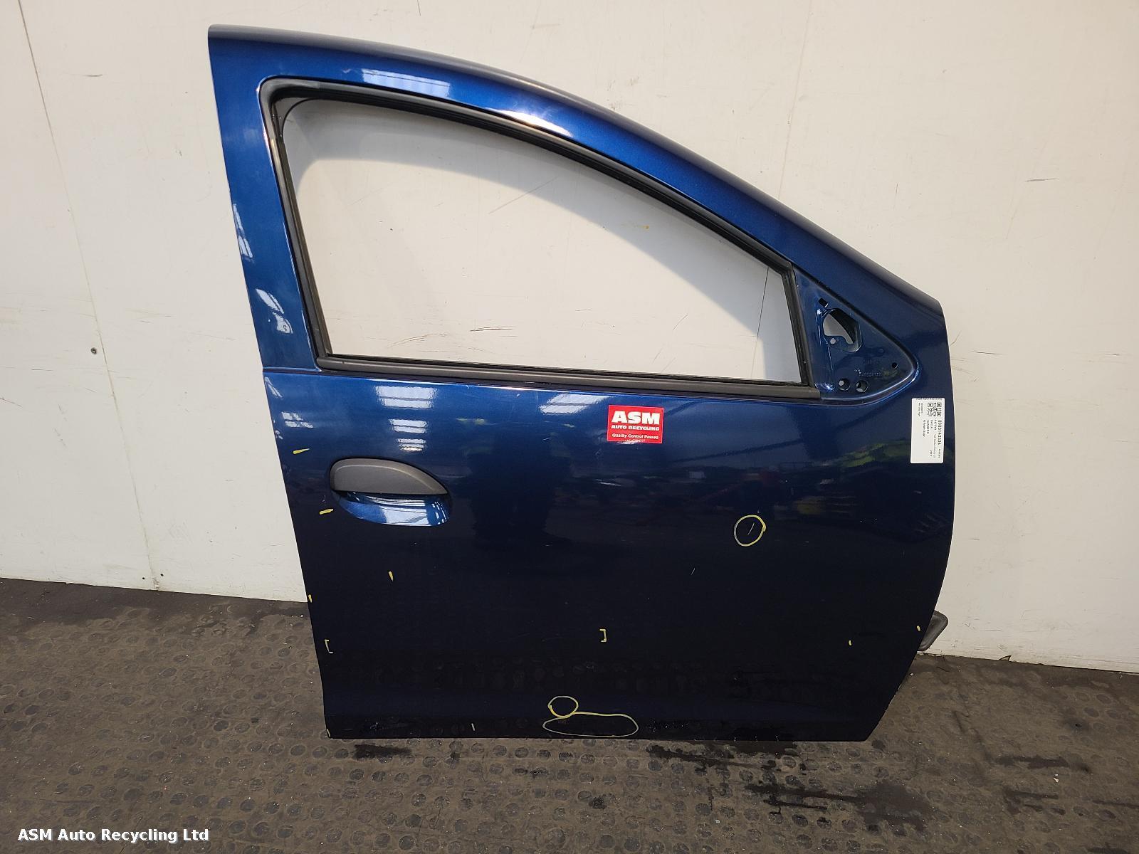 View Auto part R Front Door Dacia Sandero 2017