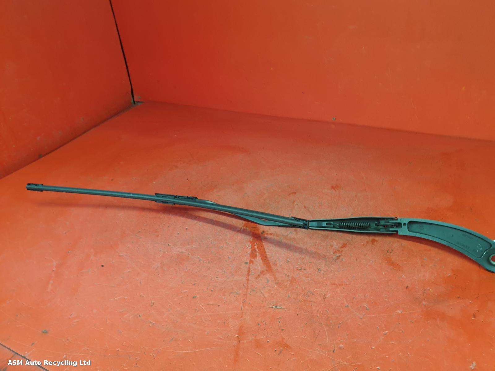 View Auto part Wiper Arm Dacia Sandero 2017