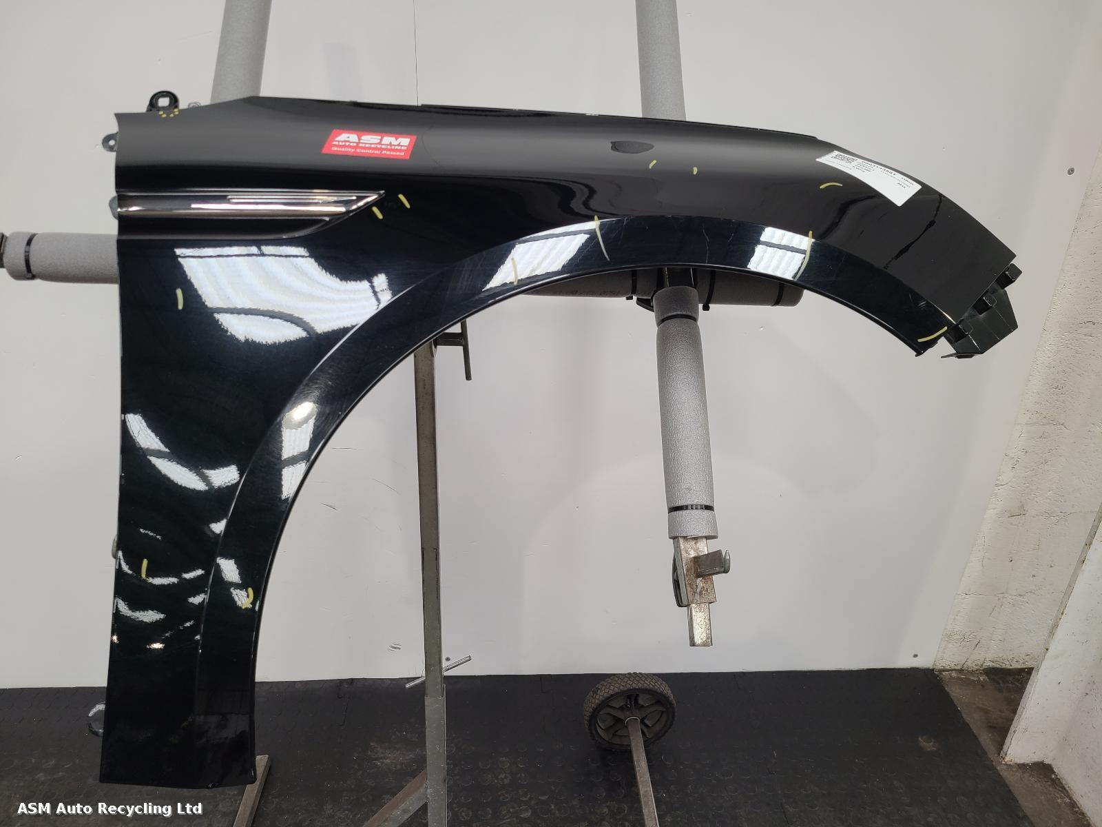 View Auto part R Wing Renault Megane 2016