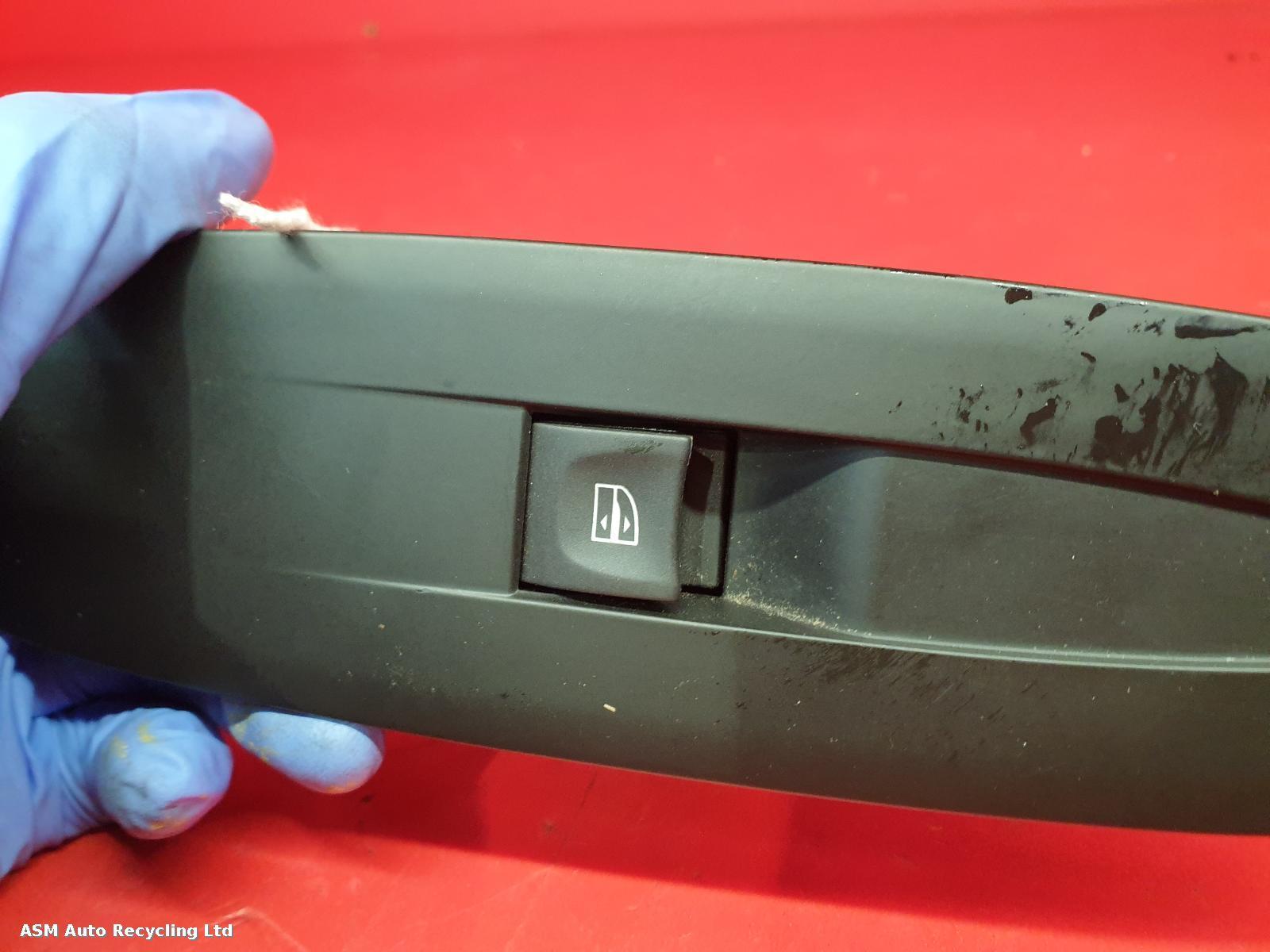 View Auto part Elect. Window Switch Renault Megane 2016