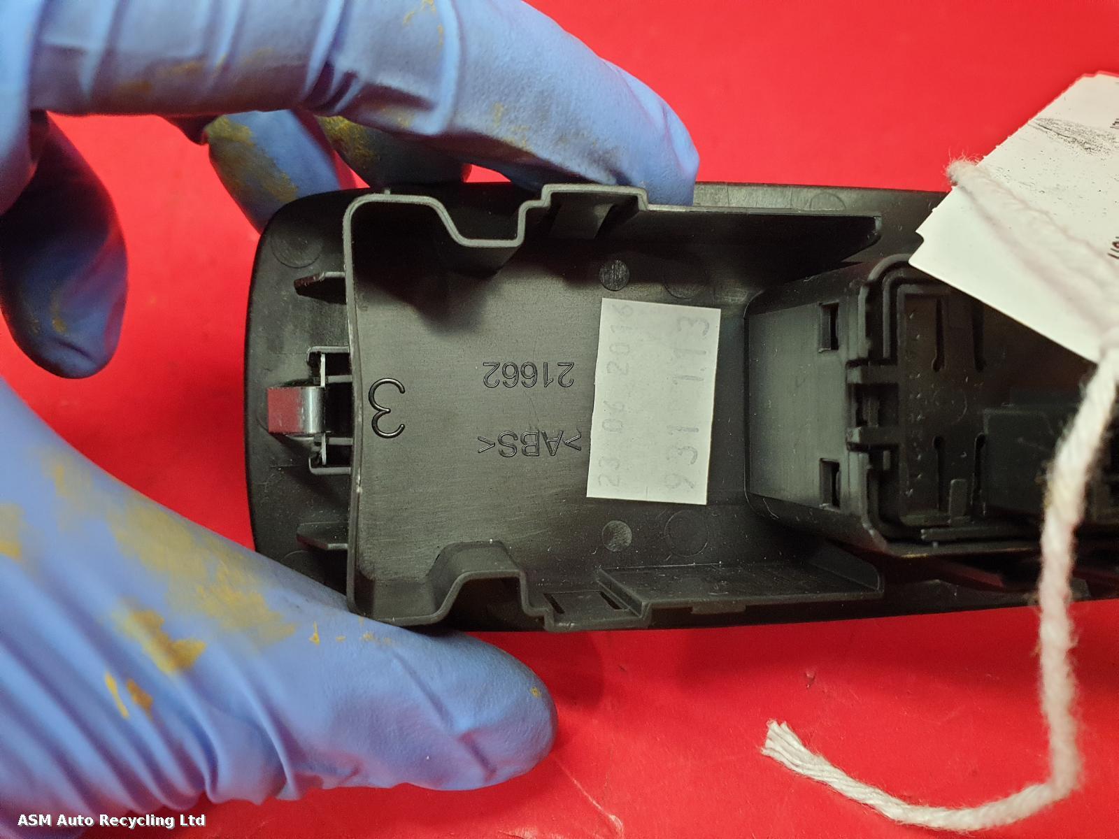 View Auto part Elect. Window Switch Renault Megane 2016