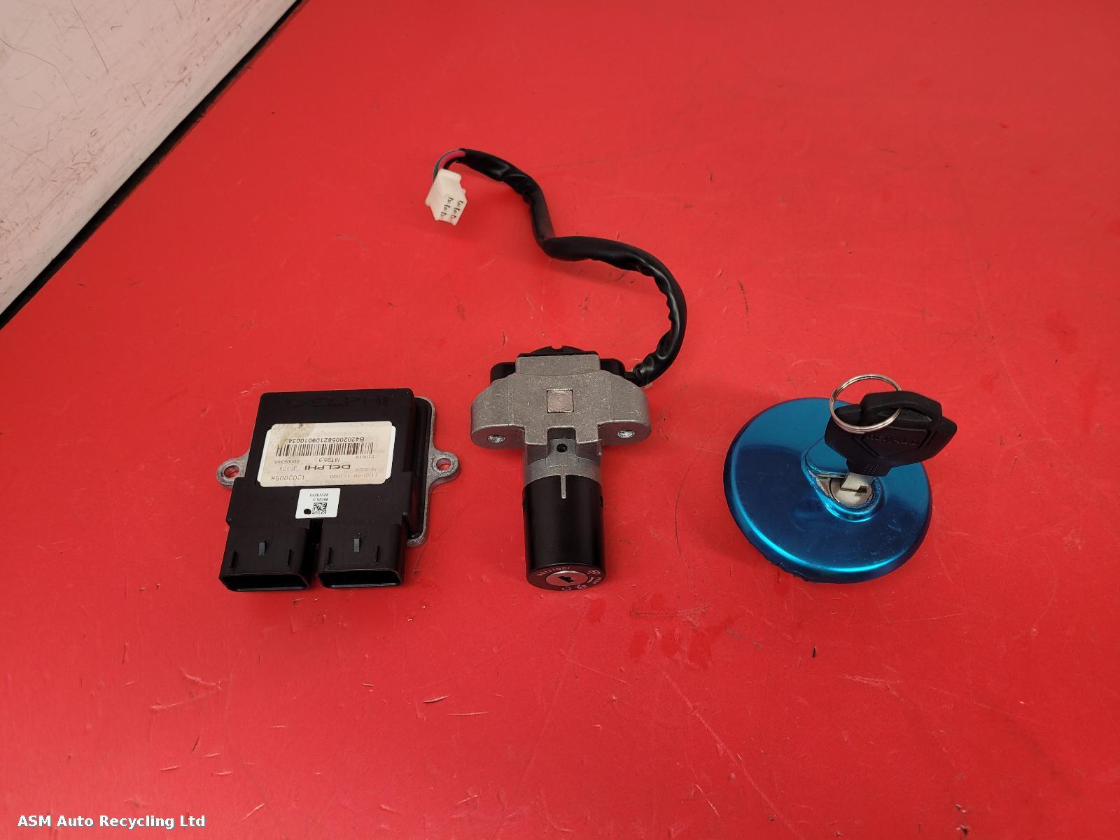 View Auto part Comp.Lock Set + Keys Herald Scrambler 2024