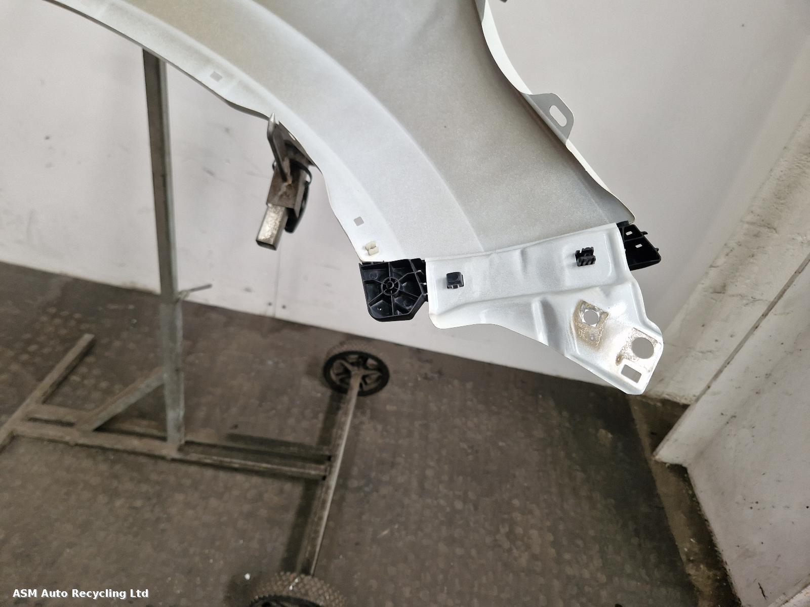 View Auto part L Wing Honda Crv 2016