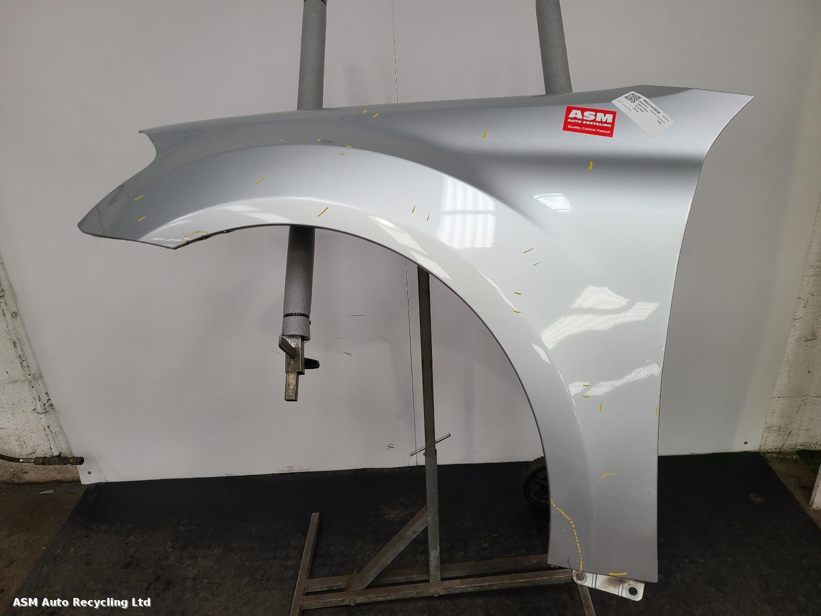 View Auto part L Wing Mercedes M Class 2009