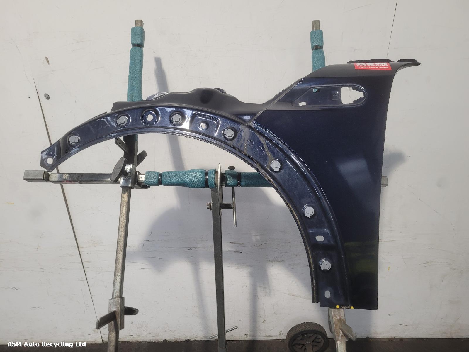 View Auto part L Wing Mini (bmw) Mini 2011