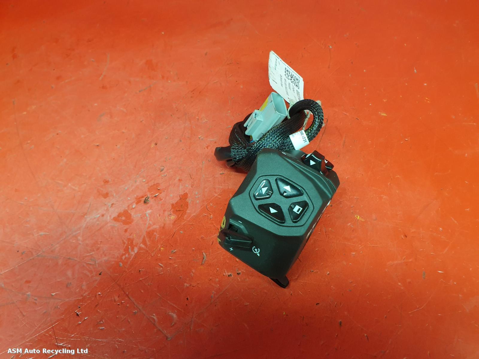 View Auto part LH Switch Gear Piaggio Mp3 530 Exclusive 2024