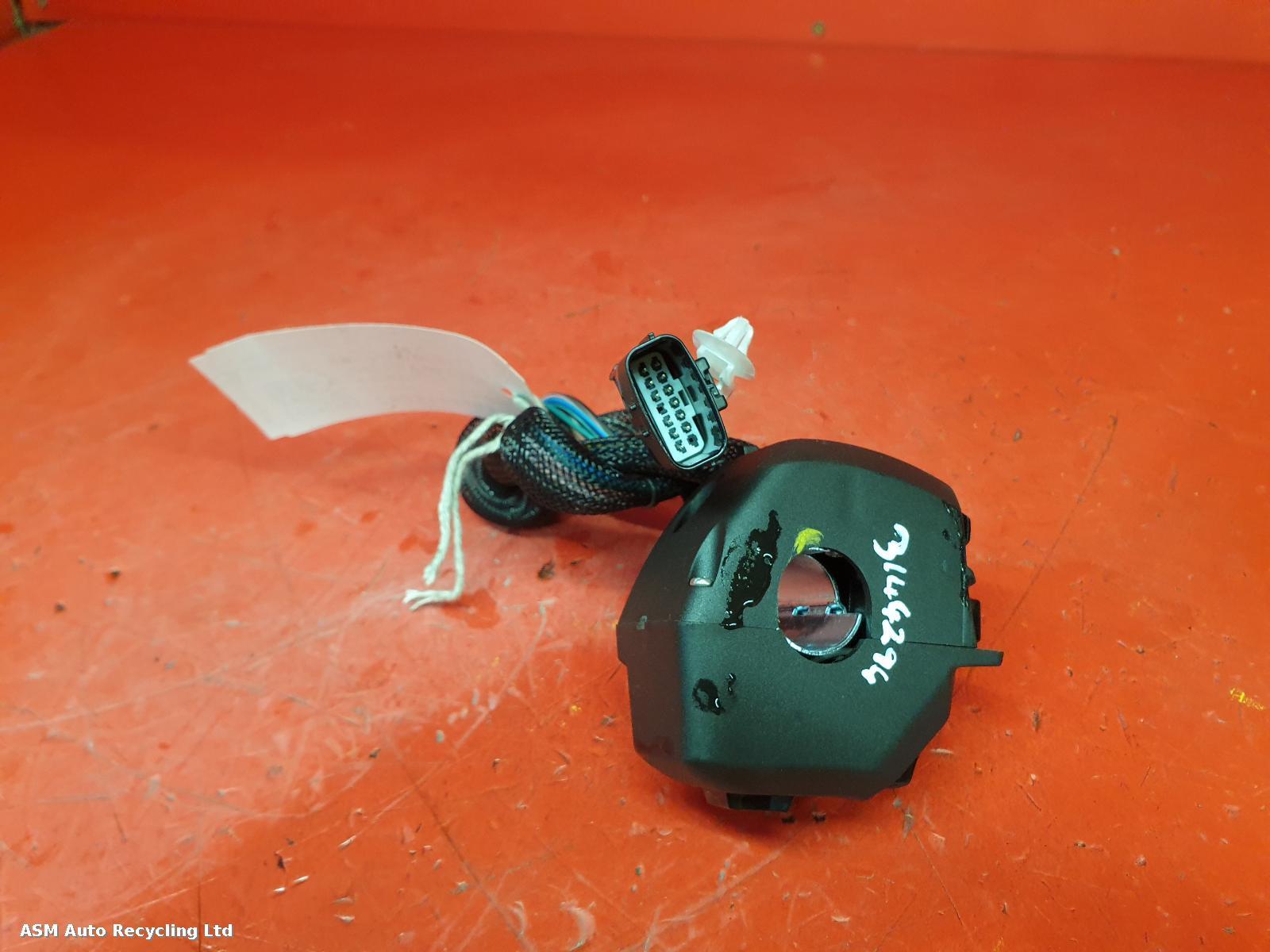 View Auto part RH Switch Gear Piaggio Mp3 530 Exclusive 2024