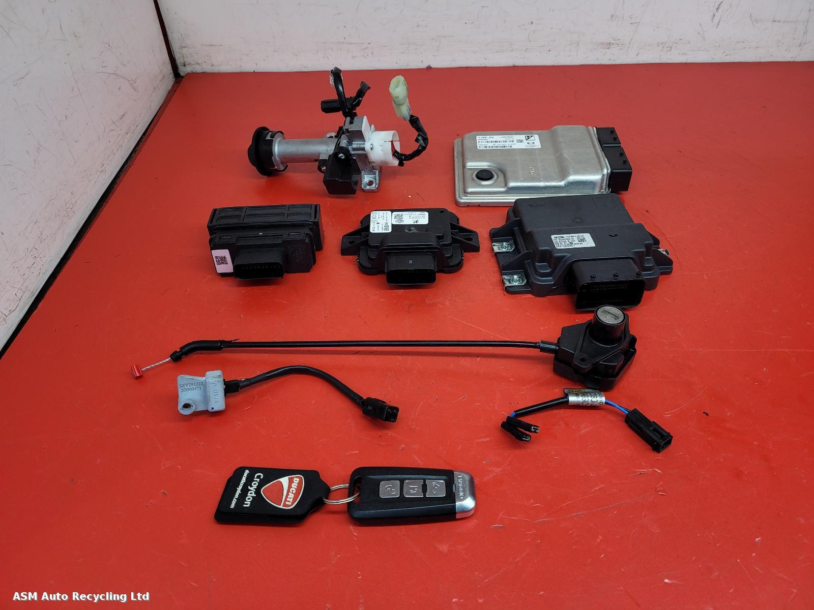 View Auto part Comp.Lock Set + Keys Piaggio Mp3 530 Exclusive 2024